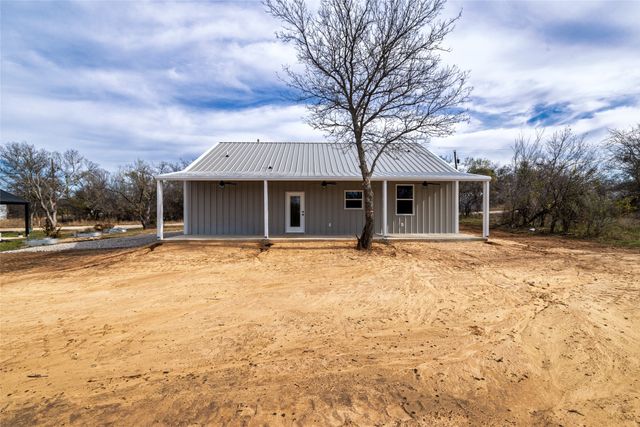 180 Cimmarron Trail, Runaway Bay, TX 76426