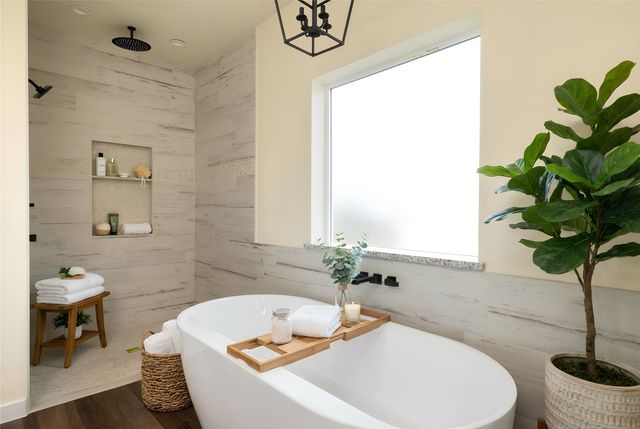 180 Cimmarron Trail, Runaway Bay, TX 76426