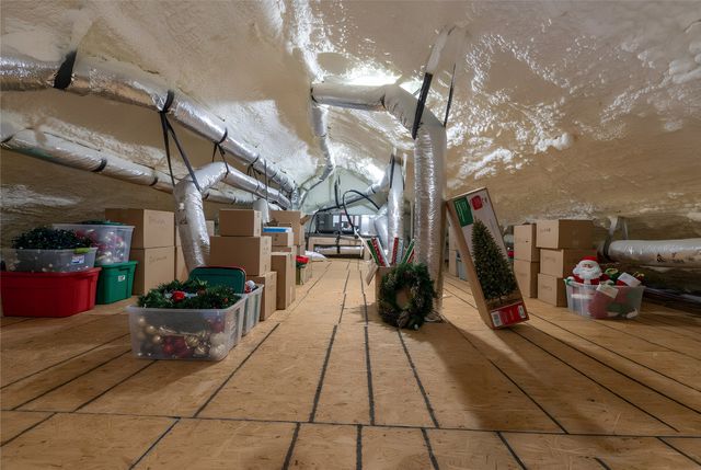 180 Cimmarron Trail, Runaway Bay, TX 76426