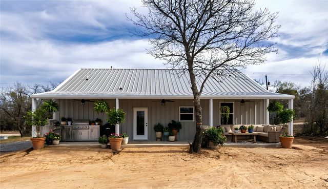 180 Cimmarron Trail, Runaway Bay, TX 76426