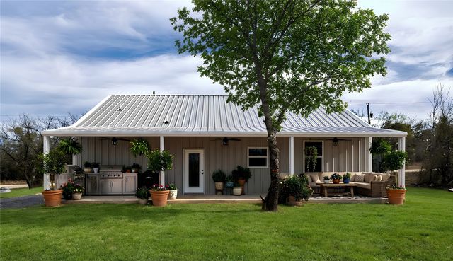 180 Cimmarron Trail, Runaway Bay, TX 76426