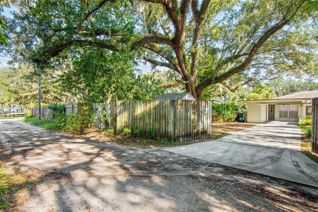 Image 25 of property listing at 422 W LOUISIANA AVENUE, Tampa, FL 33603