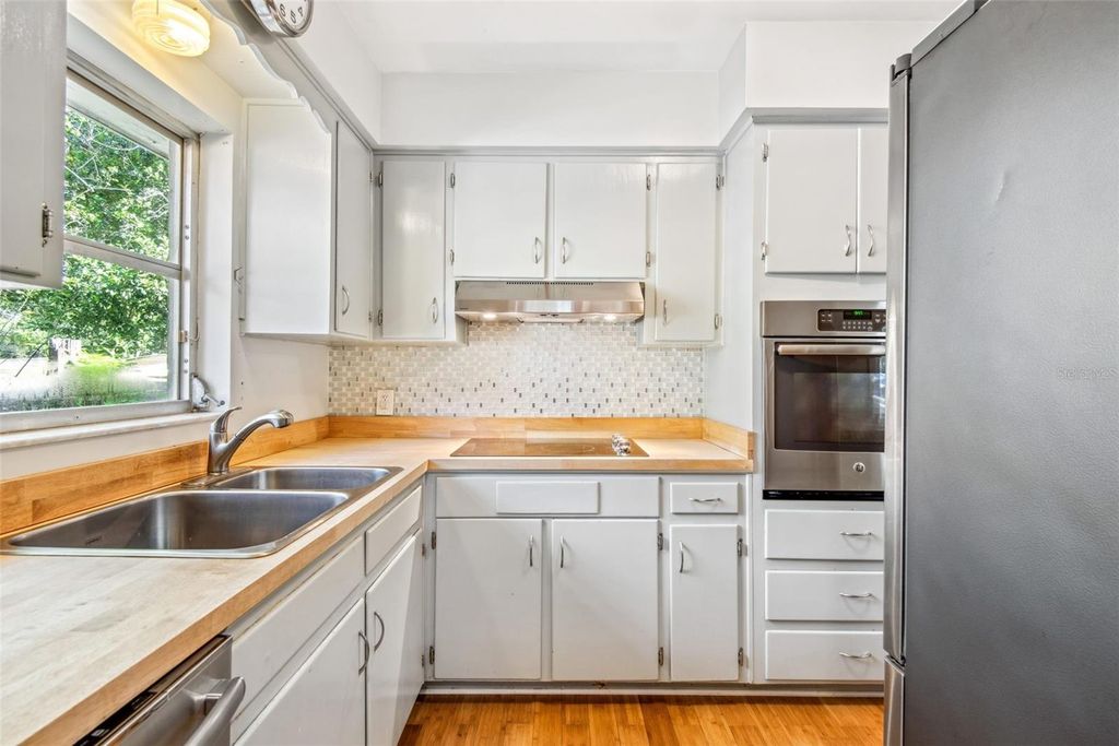 Image 9 of property listing at 422 W LOUISIANA AVENUE, Tampa, FL 33603