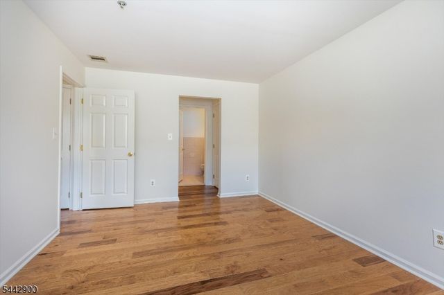 200 Cambridge Ct 200, Clifton City, NJ 07014