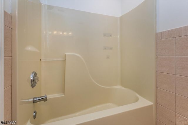 200 Cambridge Ct 200, Clifton City, NJ 07014