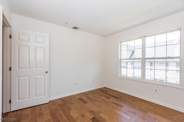 200 Cambridge Ct 200, Clifton City, NJ 07014