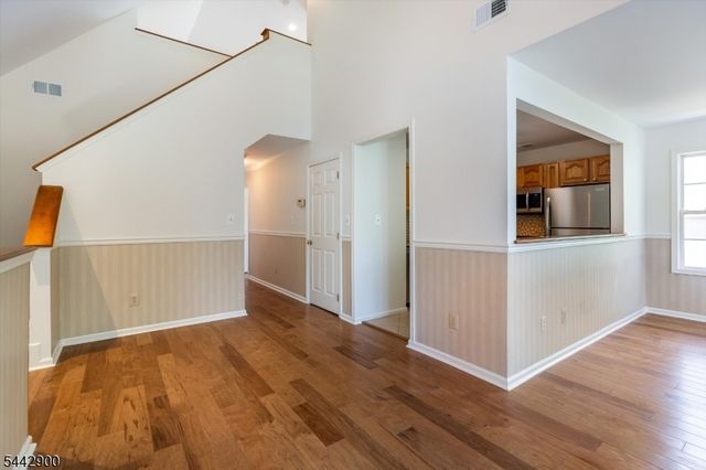 200 Cambridge Ct 200, Clifton City, NJ 07014
