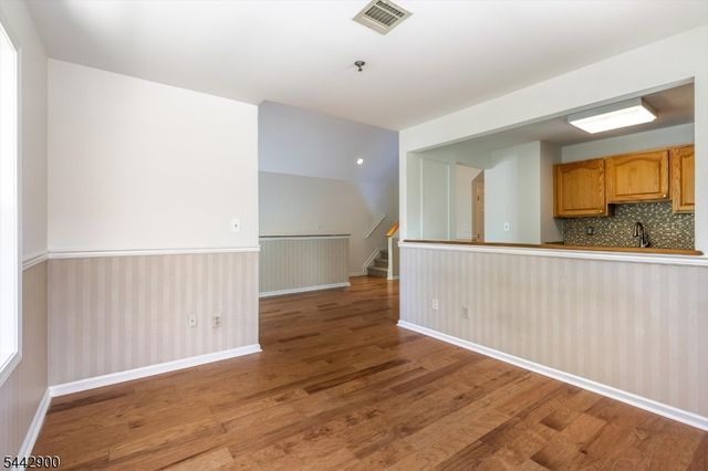 200 Cambridge Ct 200, Clifton City, NJ 07014