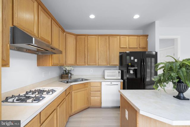 41794 EXPECTATION SQ, Aldie, VA 20105