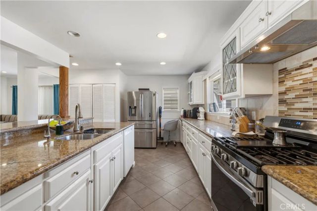 8353 Chimineas, Northridge, CA 91325