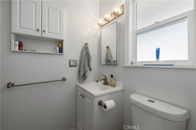 8353 Chimineas, Northridge, CA 91325