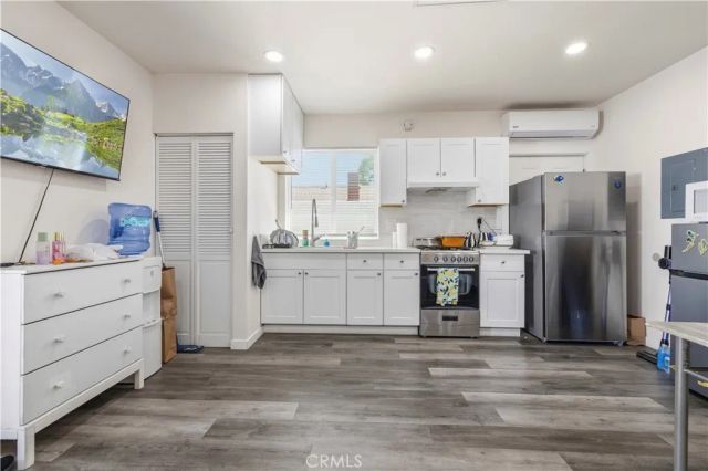 8353 Chimineas, Northridge, CA 91325