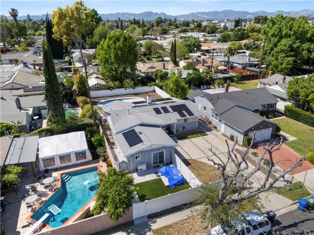 8353 Chimineas, Northridge, CA 91325