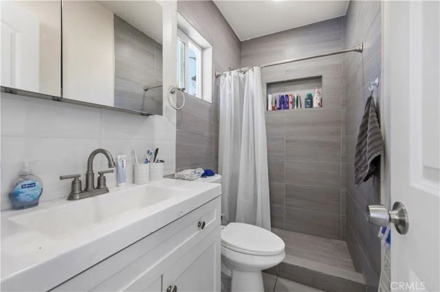 8353 Chimineas, Northridge, CA 91325