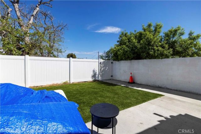 8353 Chimineas, Northridge, CA 91325