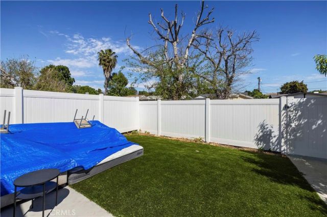 8353 Chimineas, Northridge, CA 91325