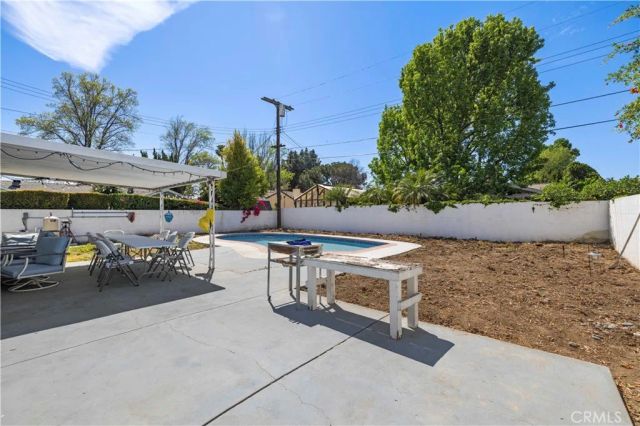 8353 Chimineas, Northridge, CA 91325