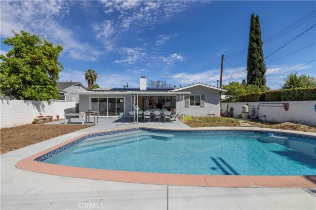 8353 Chimineas, Northridge, CA 91325