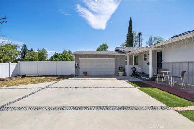 8353 Chimineas, Northridge, CA 91325