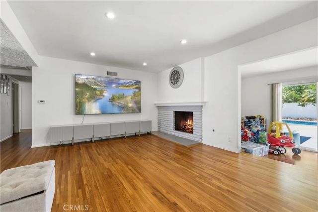 8353 Chimineas, Northridge, CA 91325