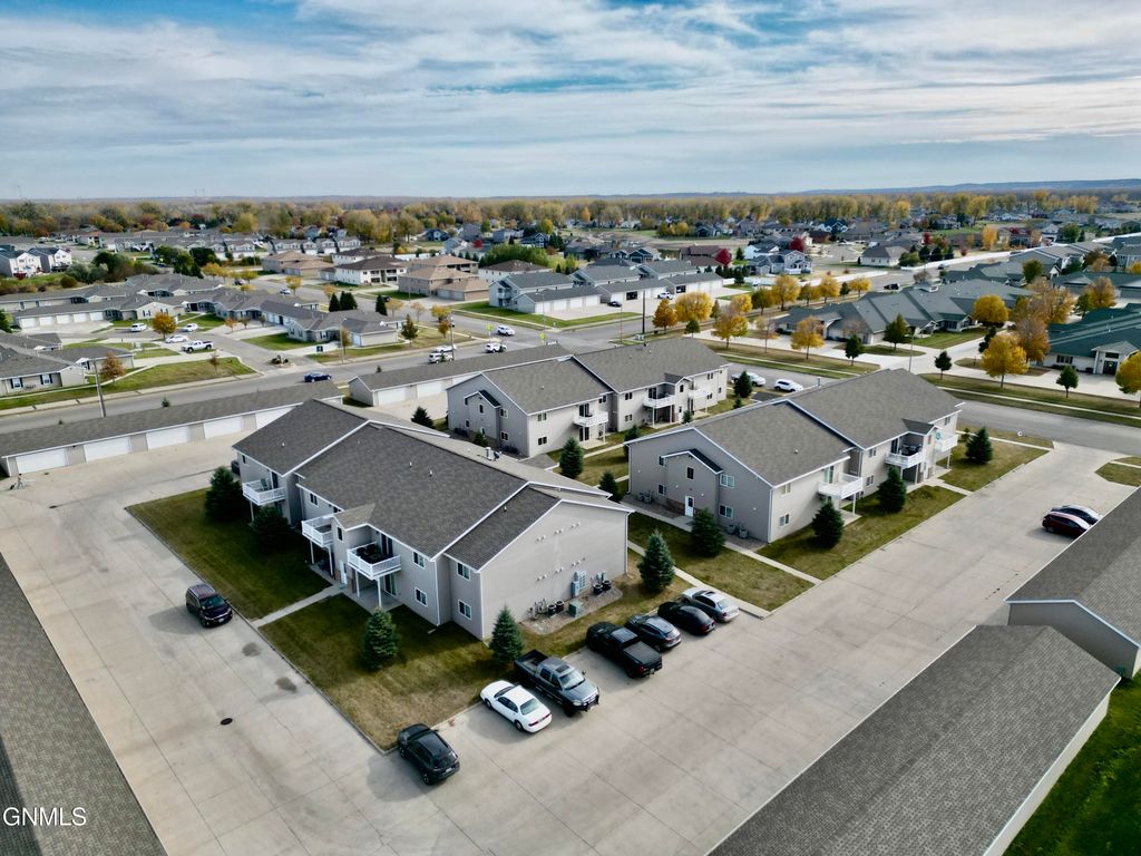 4040 Mckenzie Drive SE, Mandan, ND 58554