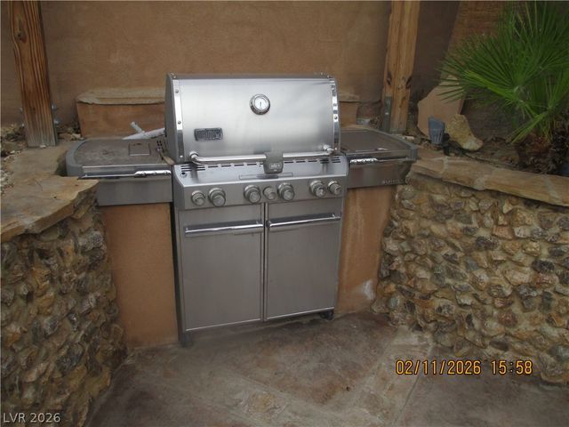 9152 Imperial Castle Court, Las Vegas, NV 89147