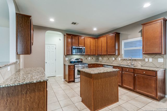 705 Hightrail, Schertz, TX 78108