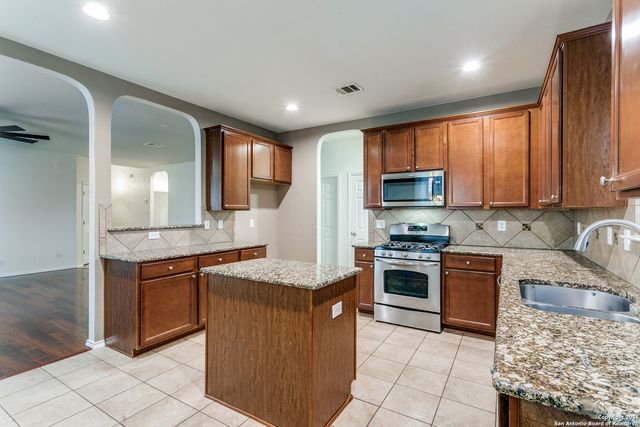 705 Hightrail, Schertz, TX 78108