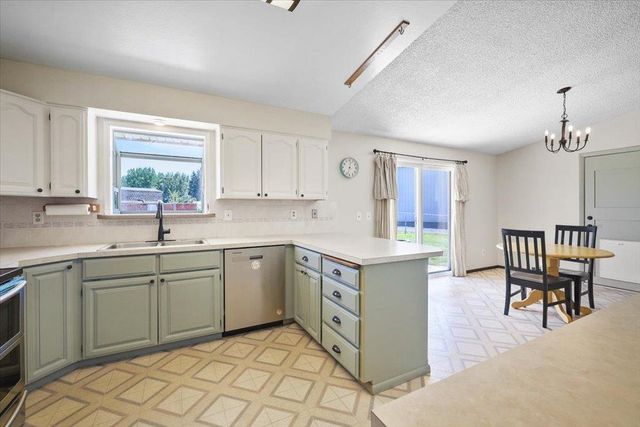 509 S Cavalier Ct, Greenacres, WA 99016