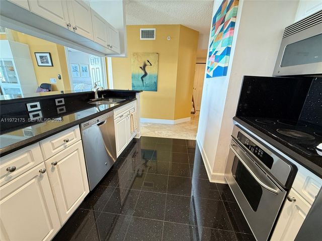 17145 N Bay Rd 4613, Sunny Isles Beach, FL 33160