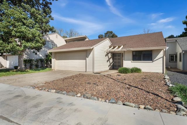 95 Saginaw Cir, Sacramento, CA 95833