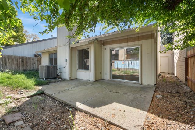95 Saginaw Cir, Sacramento, CA 95833