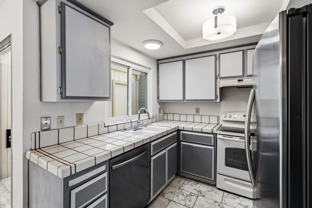 95 Saginaw Cir, Sacramento, CA 95833