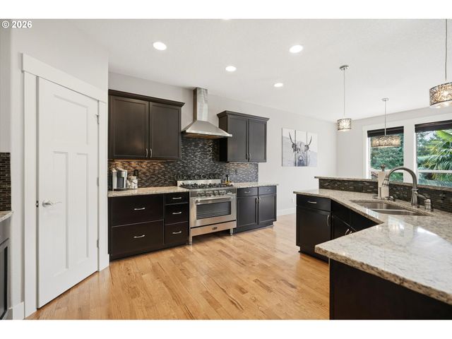 21860 Se EDWARD Dr, Damascus, OR 97089