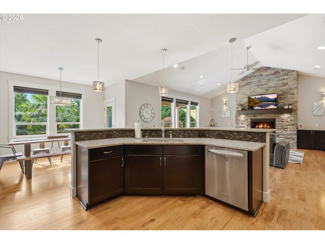 21860 Se EDWARD Dr, Damascus, OR 97089