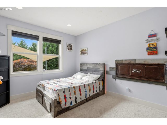 21860 Se EDWARD Dr, Damascus, OR 97089