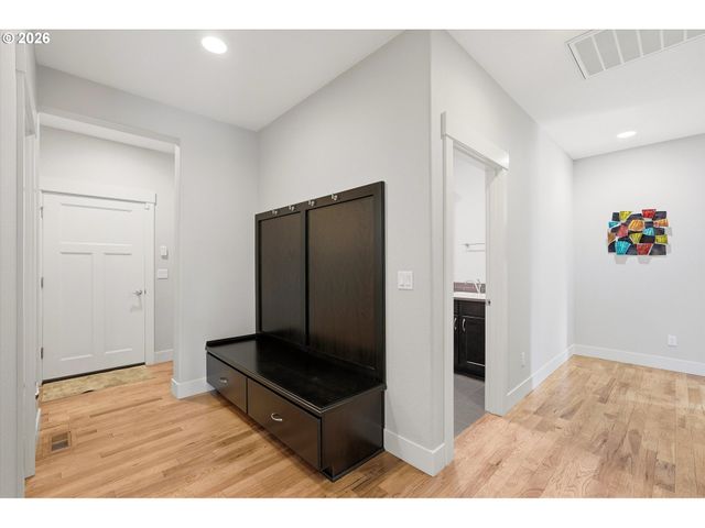 21860 Se EDWARD Dr, Damascus, OR 97089