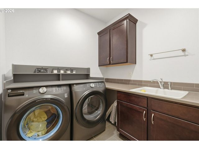 21860 Se EDWARD Dr, Damascus, OR 97089
