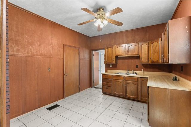 1807 Kensington Avenue, Kansas City, MO 64127