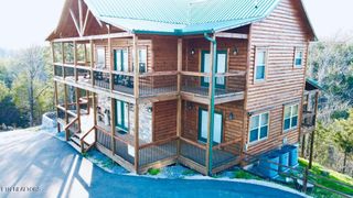 2124 Megan Ridge Drive, Sevierville, TN 37876