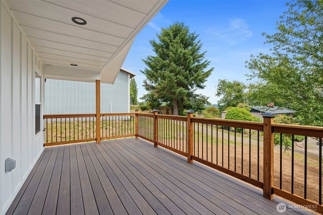 635 Elm Street, Raymond, WA 98577