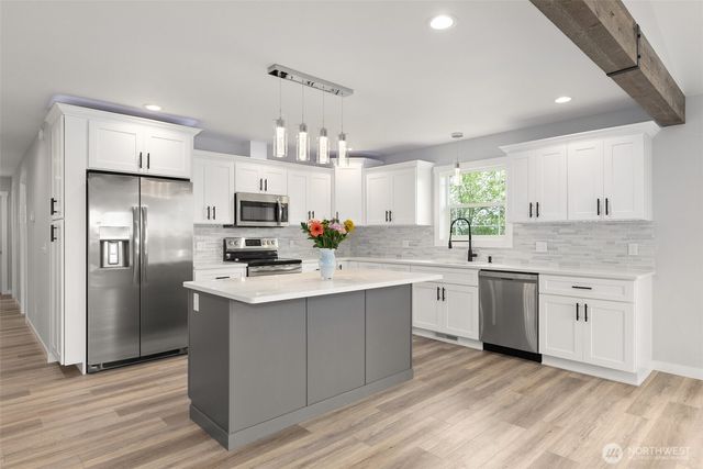 635 Elm Street, Raymond, WA 98577