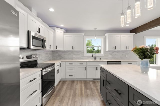 635 Elm Street, Raymond, WA 98577