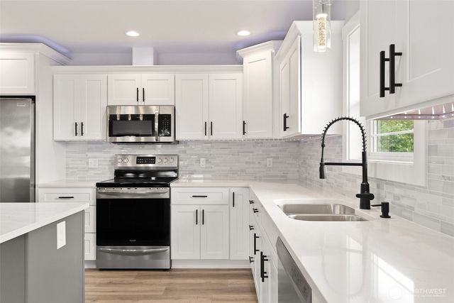 635 Elm Street, Raymond, WA 98577