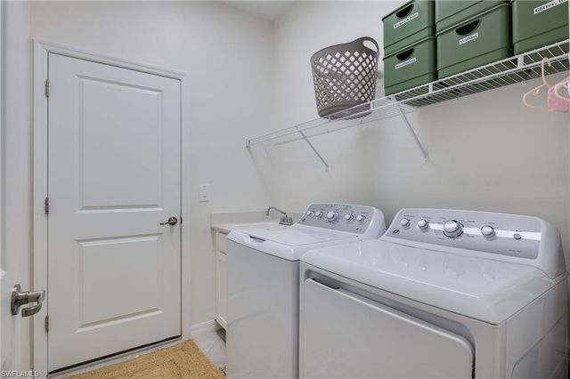 18890 Shimmer Dawn CT, North Fort Myers, FL 33917