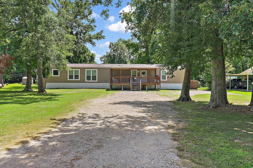13106 Maplewood Lane, Dayton, TX 77535