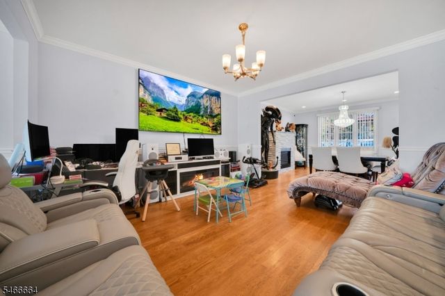 266 Valley Rd, Clifton City, NJ 07013