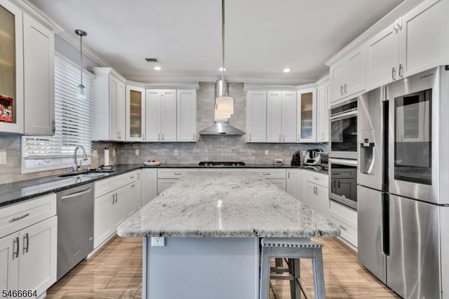 266 Valley Rd, Clifton City, NJ 07013