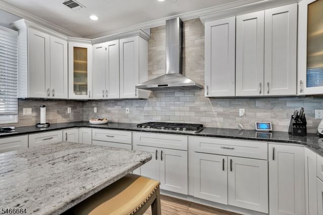 266 Valley Rd, Clifton City, NJ 07013