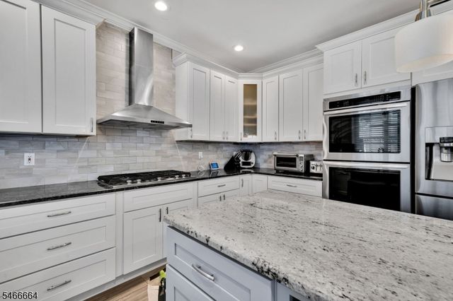 266 Valley Rd, Clifton City, NJ 07013